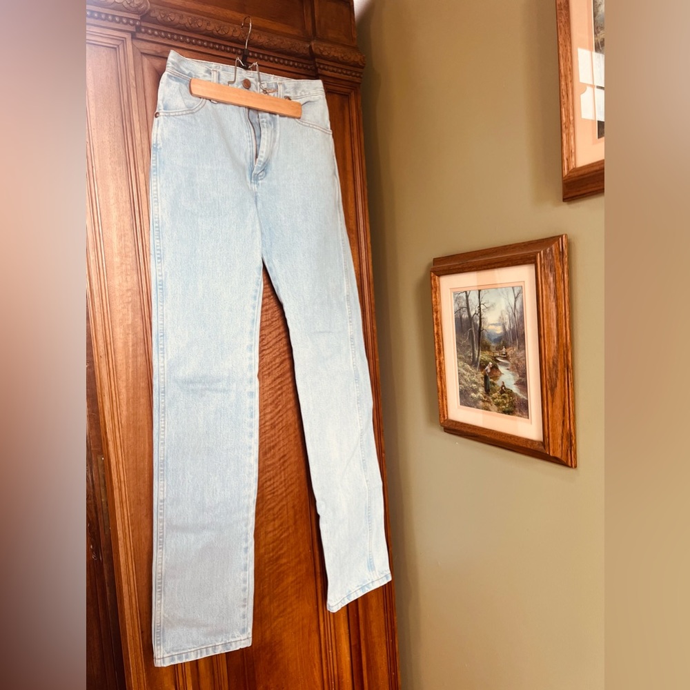 Viral Wrangler Cowboy Jeans